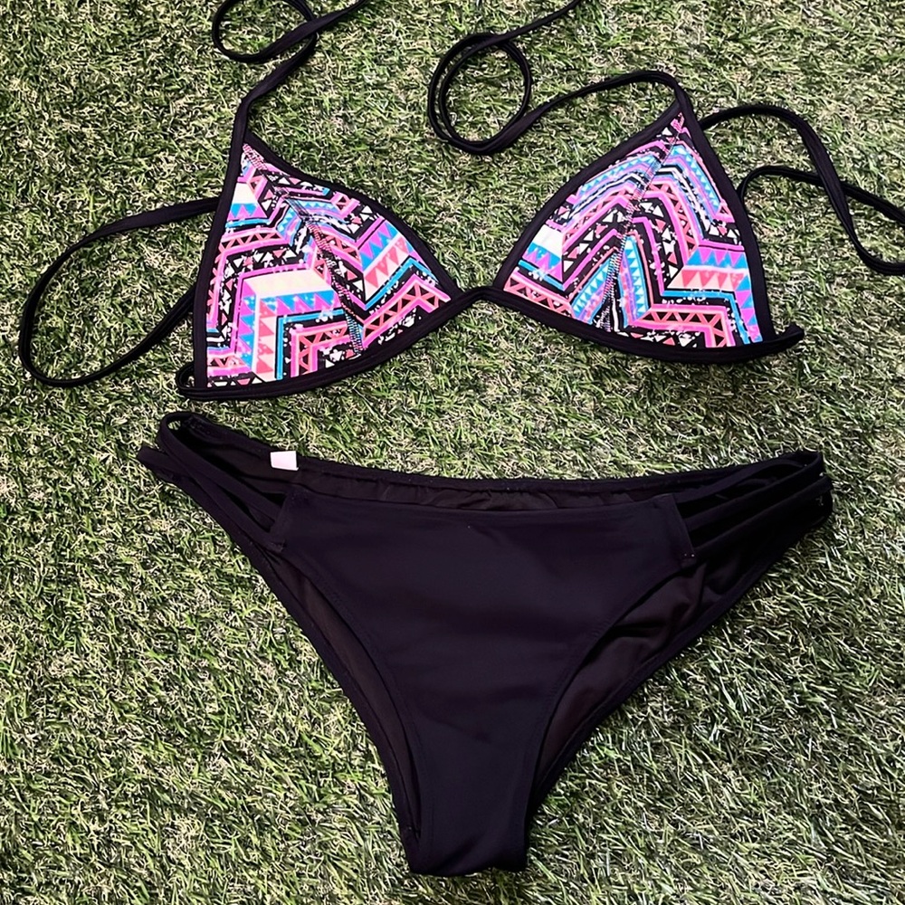 Victoria’s Secret Medium Bikini Set Azteca Halter Black Bottoms